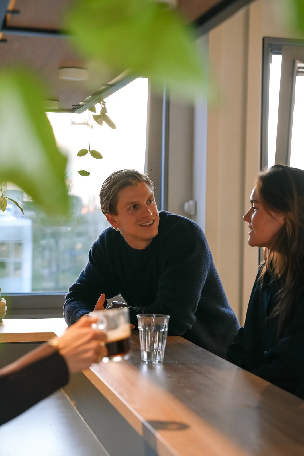Even bijpraten aan de koffiebar op kantoor