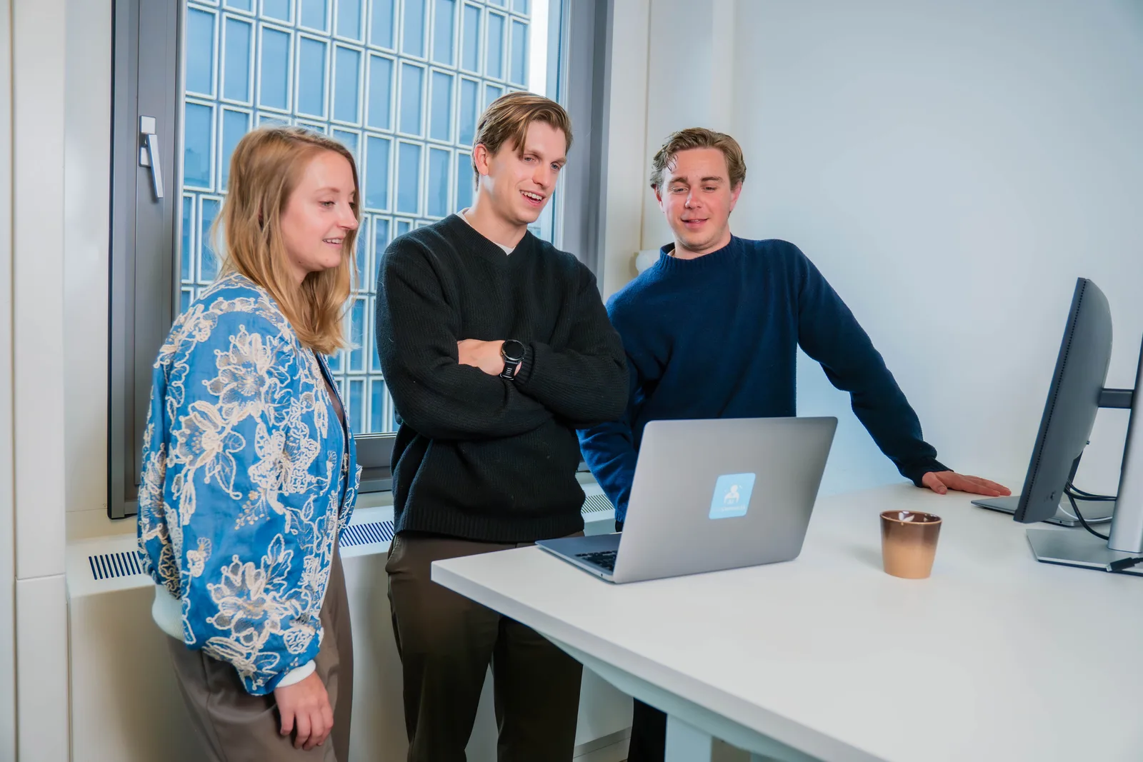 Samen kijken naar een dataoplossing op de laptop